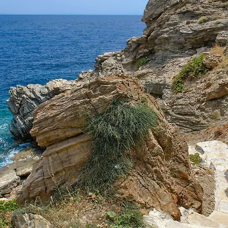Aliki Vila *